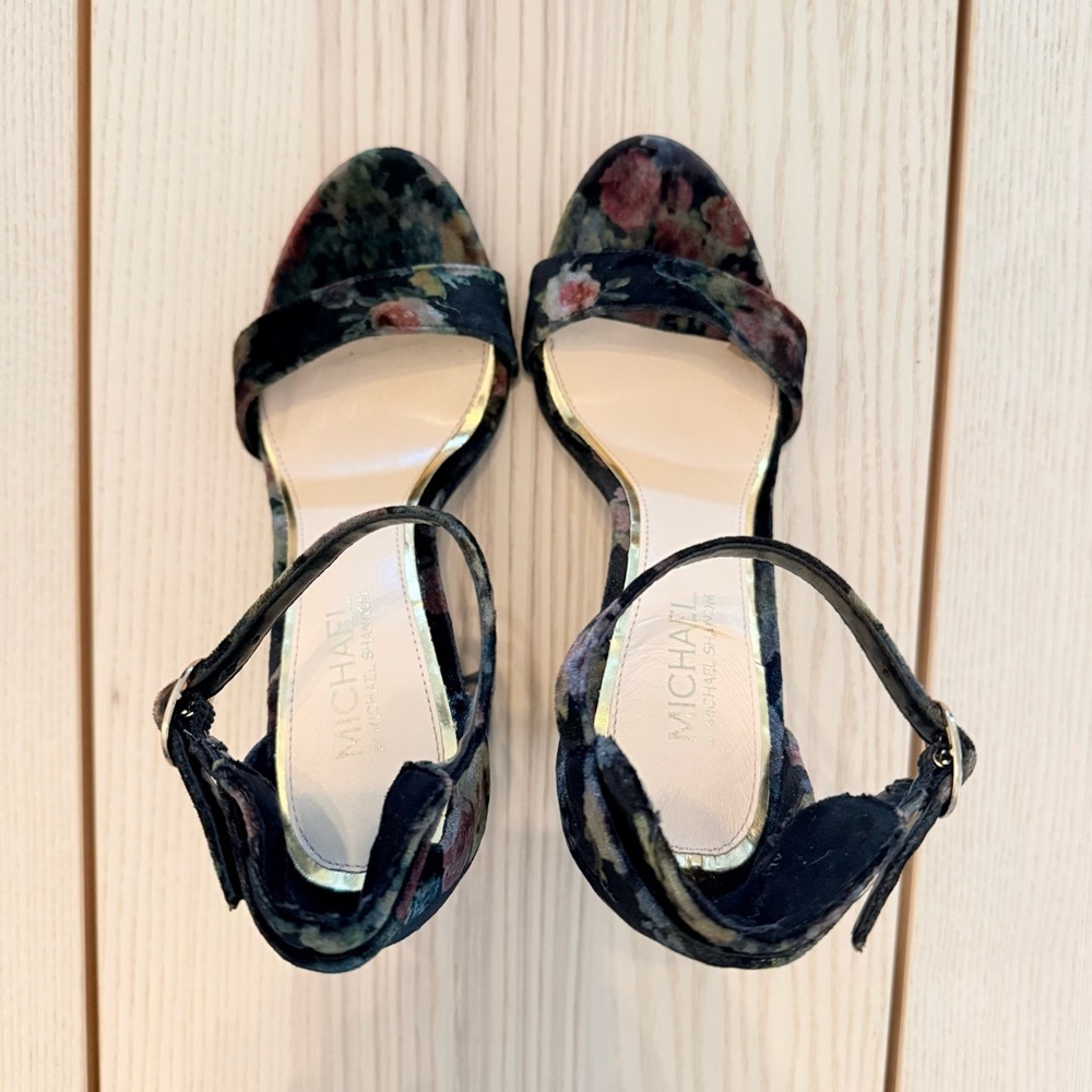 Michael by Michael Shannon Sammey Floral Velvet Block Heel Sandals Sz 8.5 - Picture 6 of 9